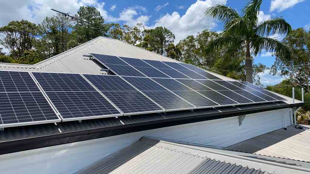 Benefits of Using High-Efficiency Solar Panels for My Home